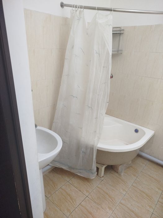 2 xonali kvartira sotiladi