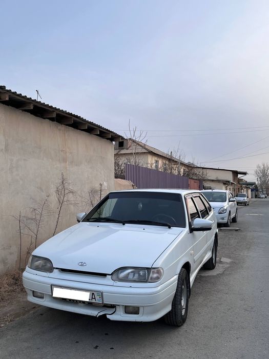 Автомобиль Лада 2114