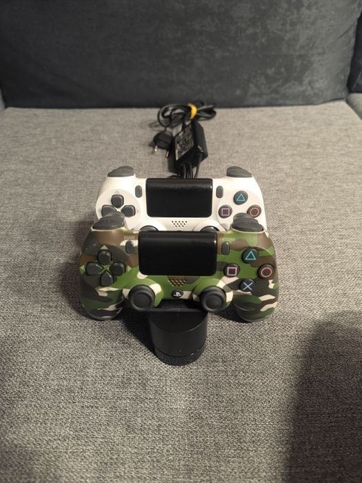 PlayStation 4 Pro 1TB + Charging Station + 2 контролера + 3м кабел