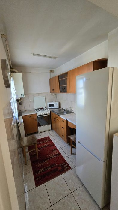 Închiriez apartament cu o camera zona confectii
