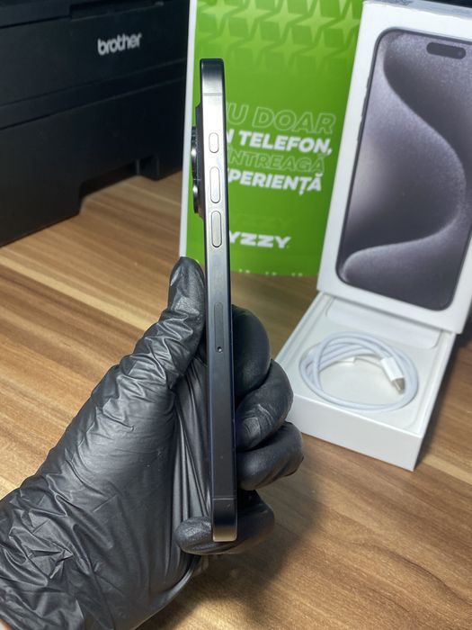 iPhone 15 Pro Max • 256 GB • Black Titanium