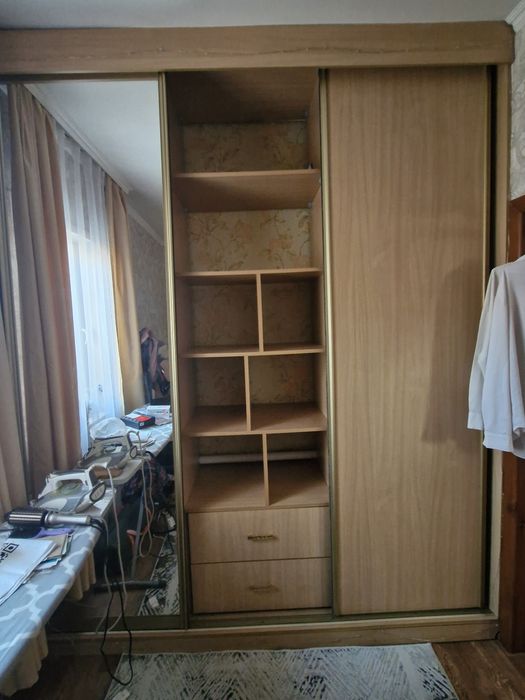 Шкаф купе 3 двери.