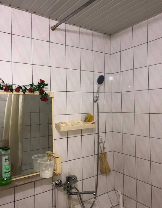 Саламатина 2/2/4 Кирпич
Комнаты смежные
С/уз совмещенный 
Без мебели