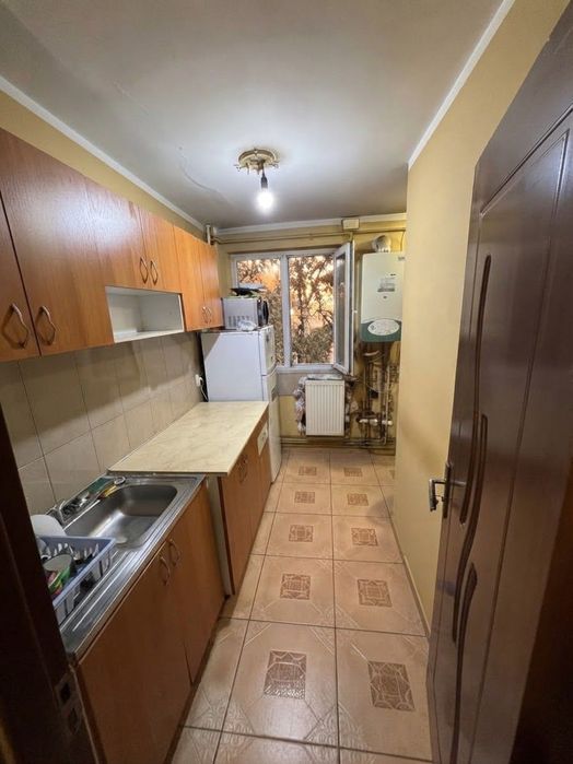 Vand Apartment 3 camere, Complexul studențesc, centrală proprie.