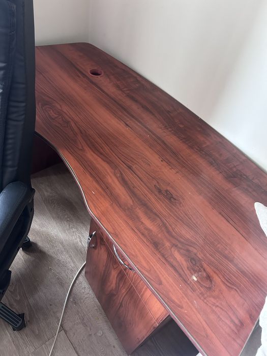 Офисный стол  и стул