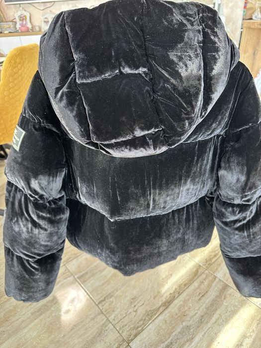 Яке- Elisabetta Franci