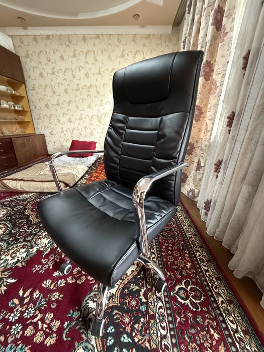 Офисное кресло 100% кожа