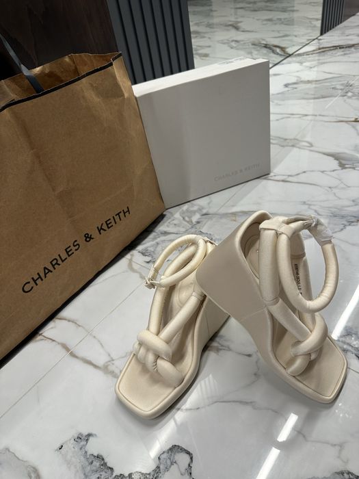 Босоножки ( сабо ) на танкетке