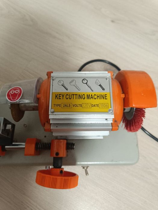 Masina copiat chei - ideal de copiat cheile cu amprenta, auto, moto