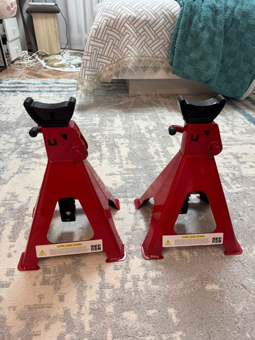 Продам подставку под автомобиль