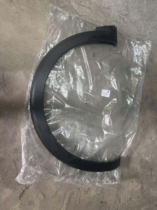 Предна лайсна за калник Пежо 3008