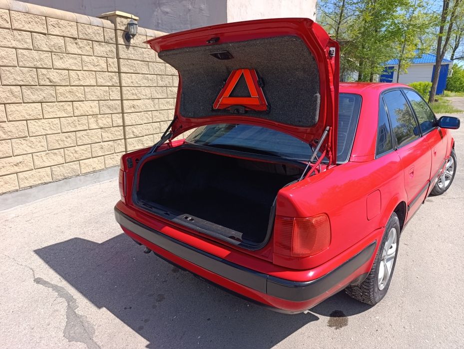 Продам Ауди 100с4