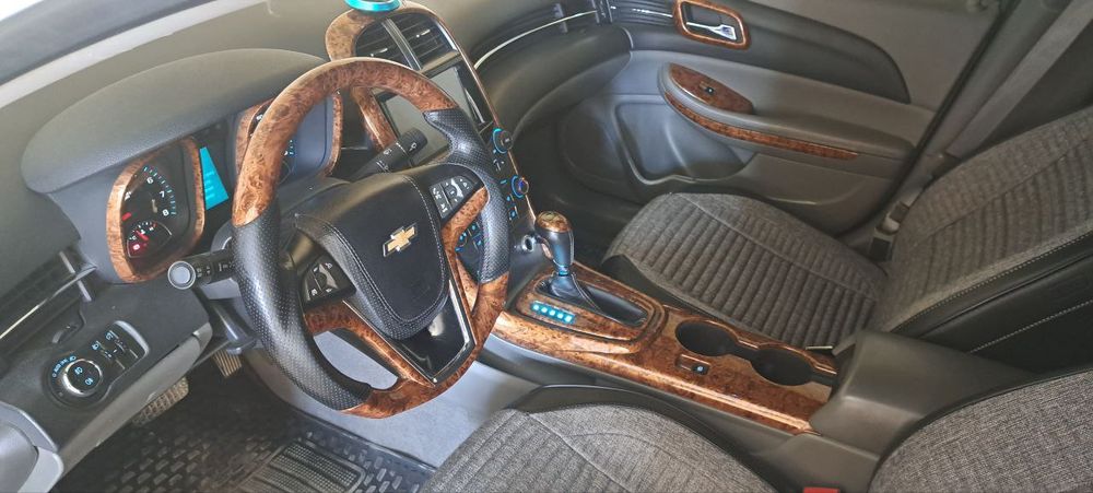 Малибу 1 2013 год Цвет белый жемчуг Пробег 83000 км Краска 100% Шумка