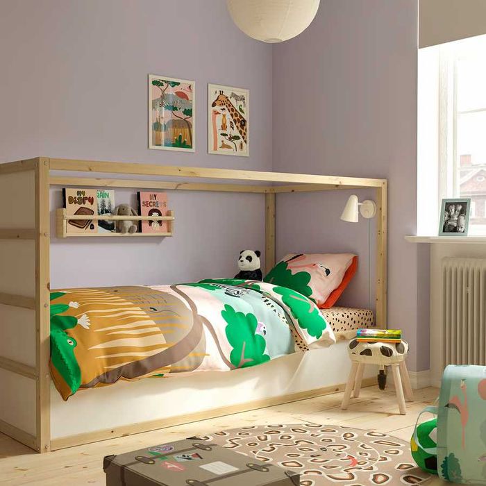 Set Ikea pat copil suspendat reversibil din lemn Kura cu saltea Agnotes + cort pat Kura , 90 x 200, stare perfecta, instructiuni