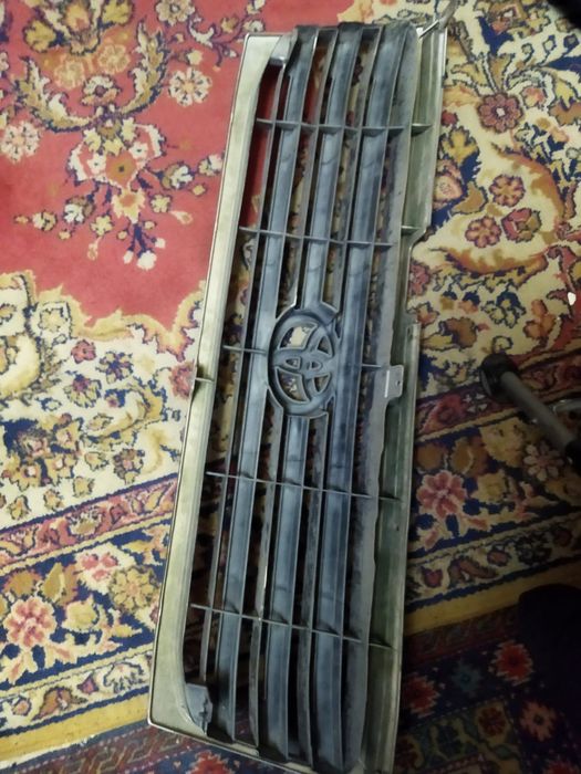 Продам решетку на крузак 100