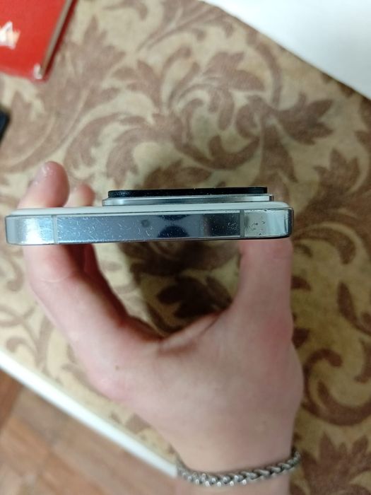 Xiaomi 14 в белом цвете