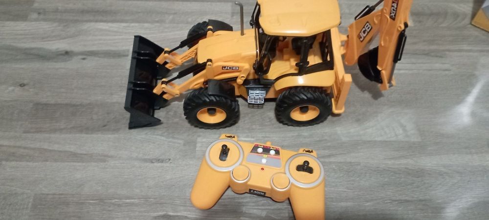 RC Double E JCB 4CX Backhoe Loader (Мащаб 1:20)