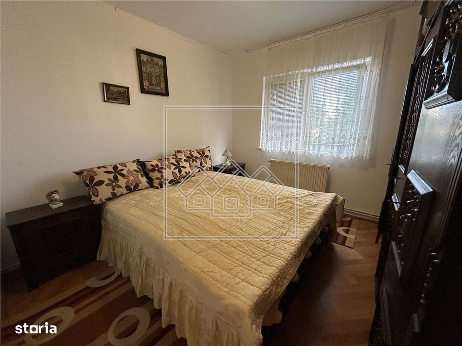Apartament spatios cu 3 camere, Str. Scoala de Inot