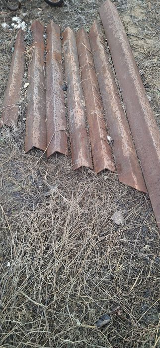 Продам уголок для облицовки Советской металл хороший.