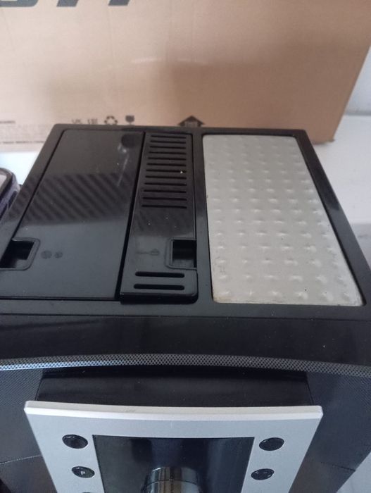 Vand 2  aparate de cafea ,Dealinghi si Saeco