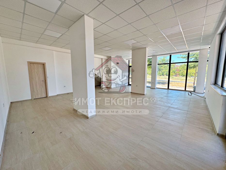Дава се под наем Магазин в Асеновград - 91 кв.м за 408 € - Снимка #2