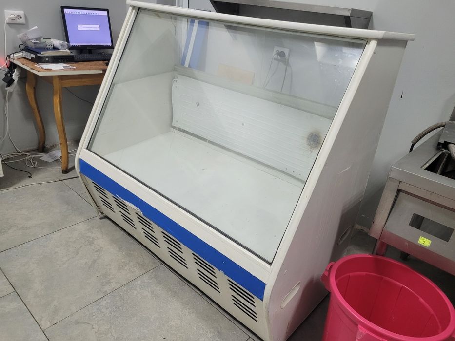 Витринный холодильник