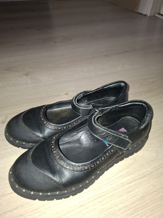 Продам обувь для девочек