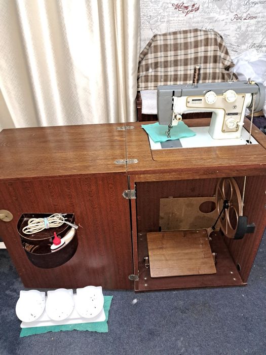 Продам швейную машинку