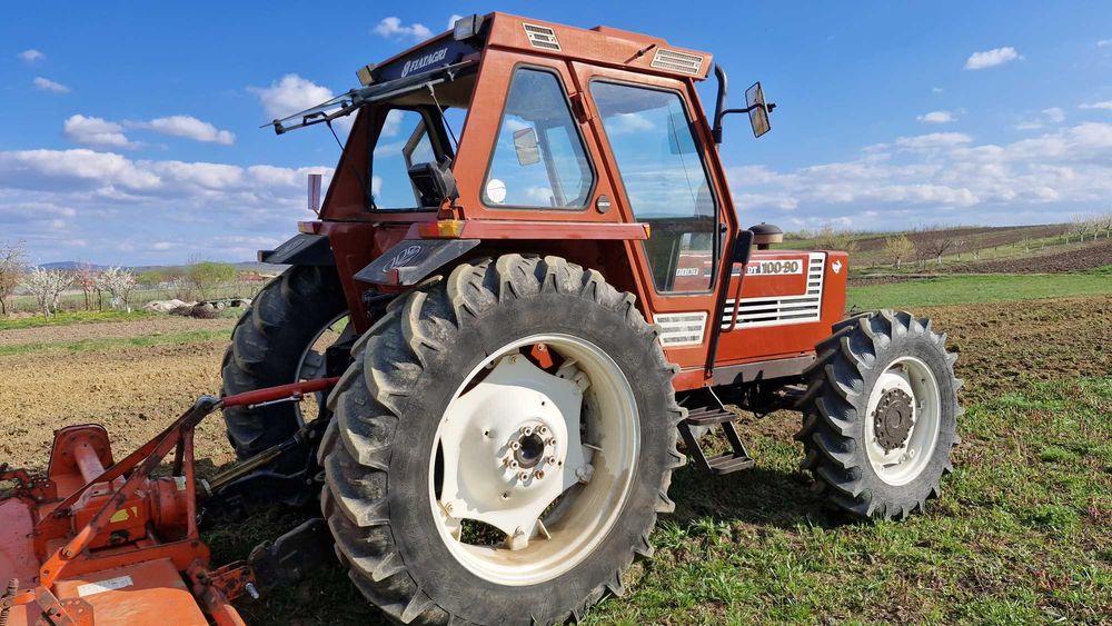 Tractor Fiat Agri 100-90 tracțiune 4x4 cu cabinâ,100Cp,motor 6 pistoane,cutie de vitezâ 40km/h