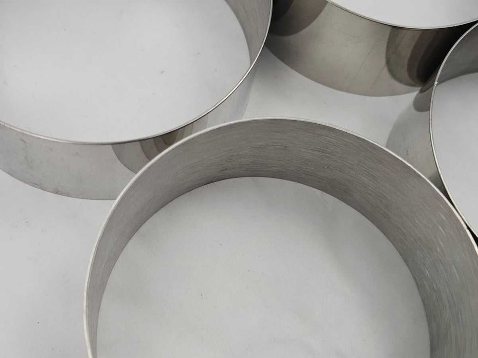 Set 6 inele pentru desert din inox, 8,8 x 3,5 cm, cu presă, spatulă de ridicare și pensulă din silicon