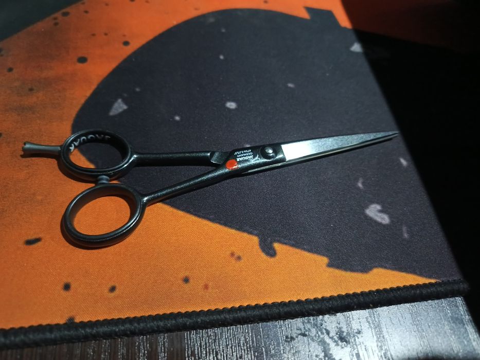 Yaguar Germany qaychi sotiladi 4756-2//5,5" orginal qaychi 100%.