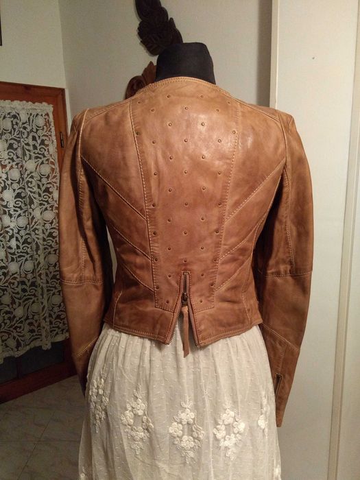 ЕСТЕСТВЕНА КОЖА -агнешка напа, цвят капучино, дамско кожено яке