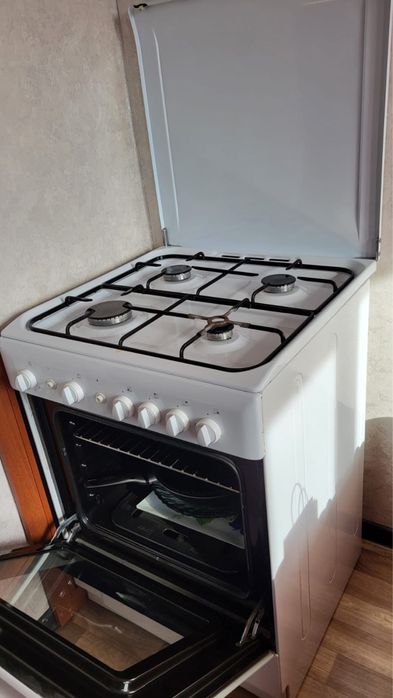 Продам срочно газ плиту в идеальном состоянти. Все работает.
