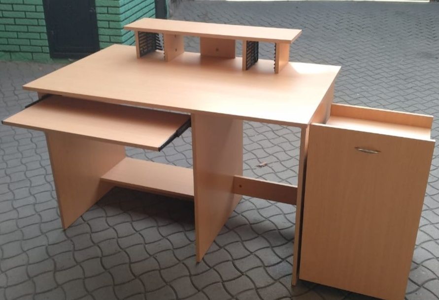 Стол для офиса и для компьютера