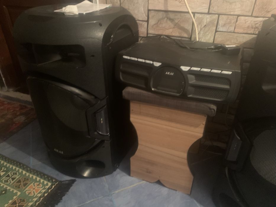 Boxe Akai  de vanzare cu statie