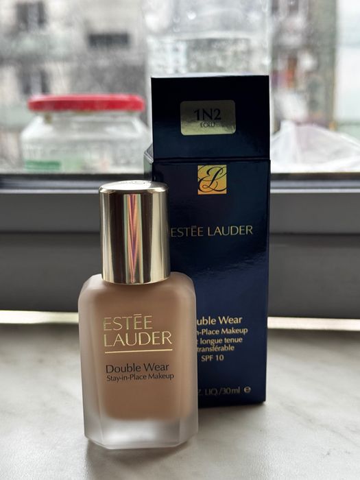 Fond de ten Estee Lauder Double Wear nouă formula