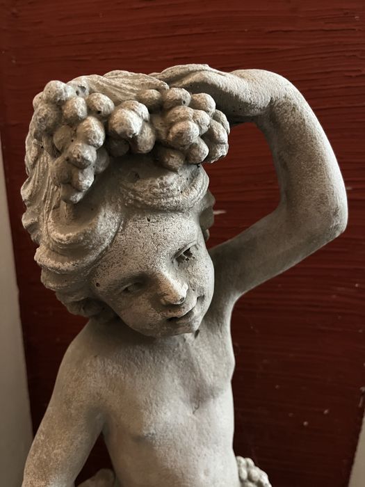 Градинска фигура статуя паметнк момче момиче грозде Бакхус Дионисий