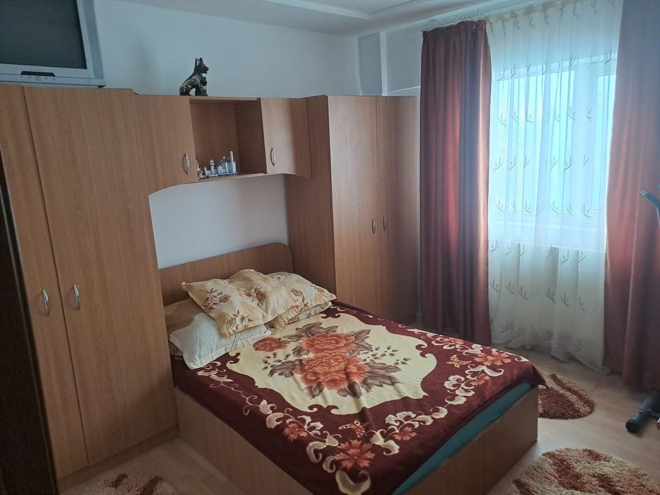 Inchiriez apartament 2 camere decomandat