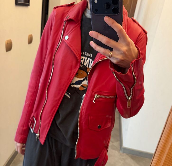 Червено кожено яке