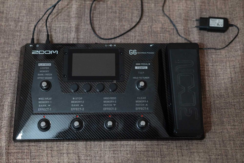 Продавам китарен процесор Zoom G6