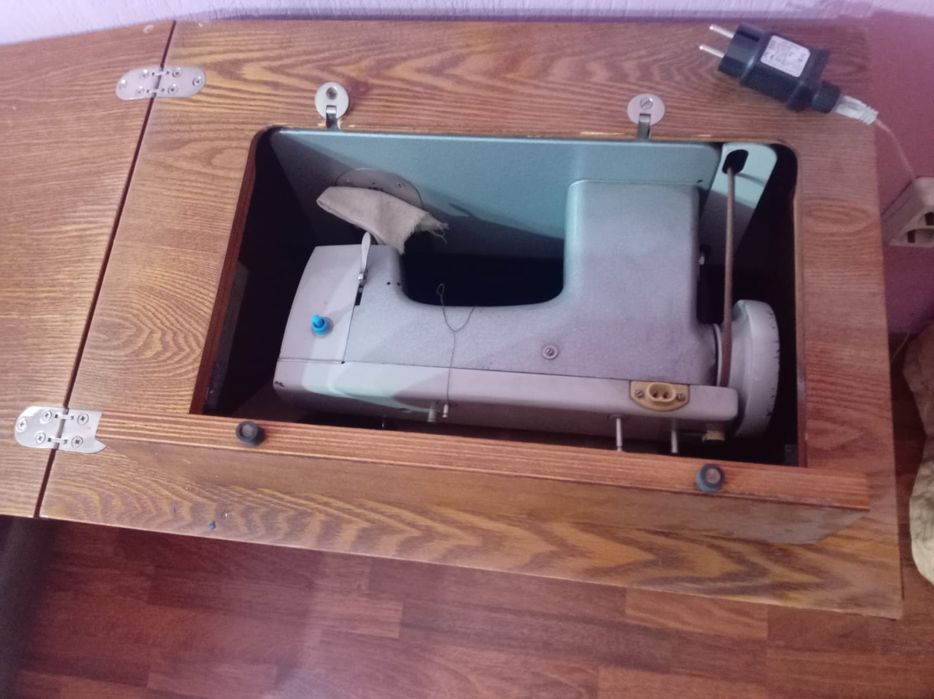 Продам швейную машинку