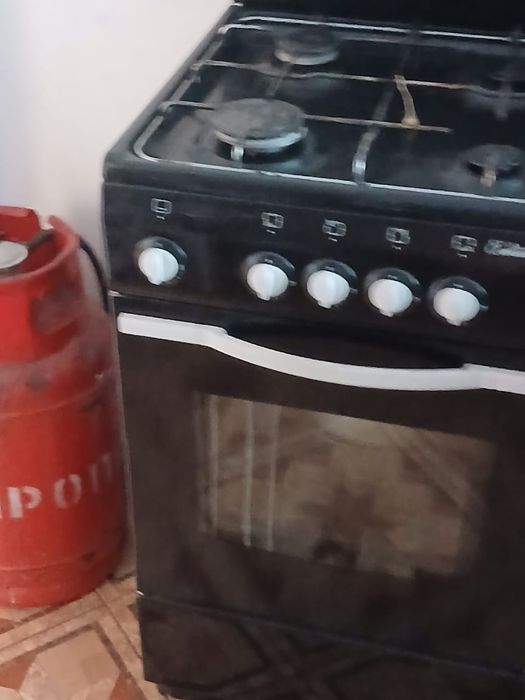 Продам газ плиту