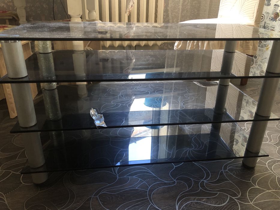 продам красивую тумбочку для телевизора