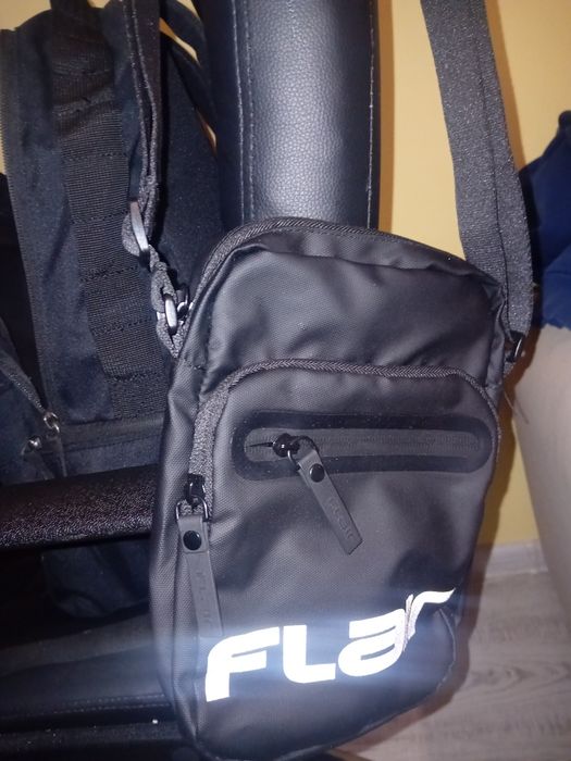 Продавам нова чантичка на flair