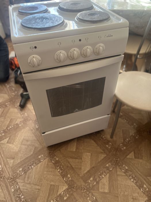 Продаю электрическую плиту