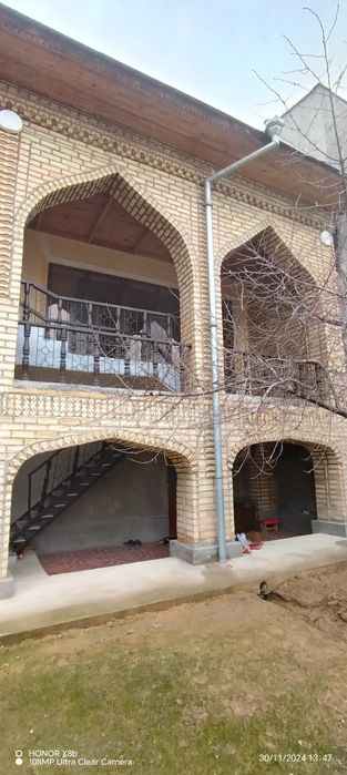 Уй отилади, икки кават, хамма шароитлари бор, газ свет, сув, канализац