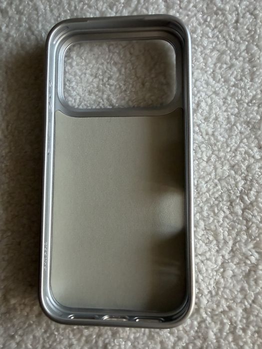 Налични кейсове за Iphone