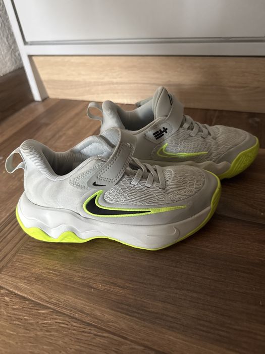 Nike маратонки  29.5