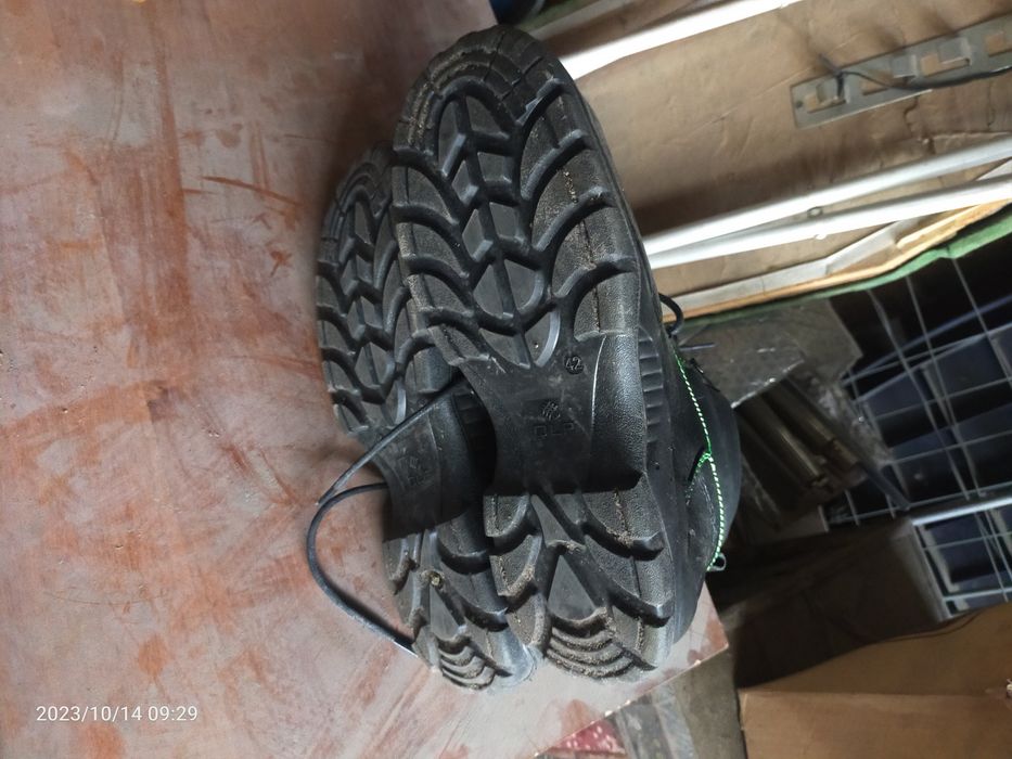 Срочно продам обувь летние