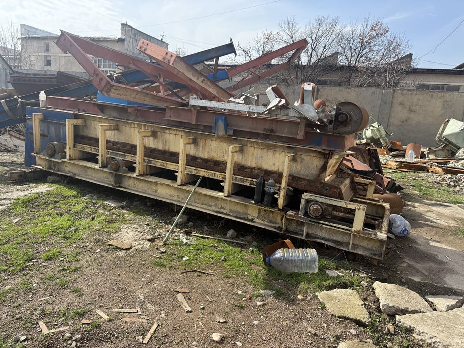 Гусеничний питателний бункер